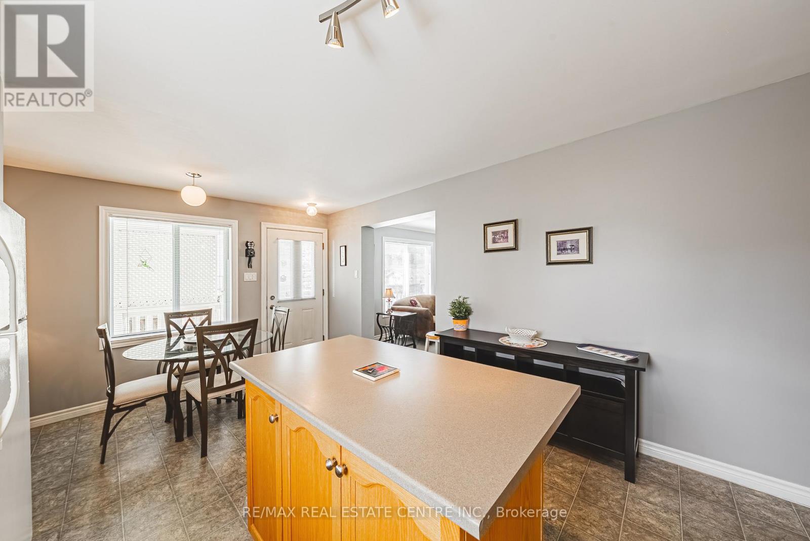 32 Water Street Pvt Street, Puslinch, Ontario  N1H 6H9 - Photo 14 - X12432135