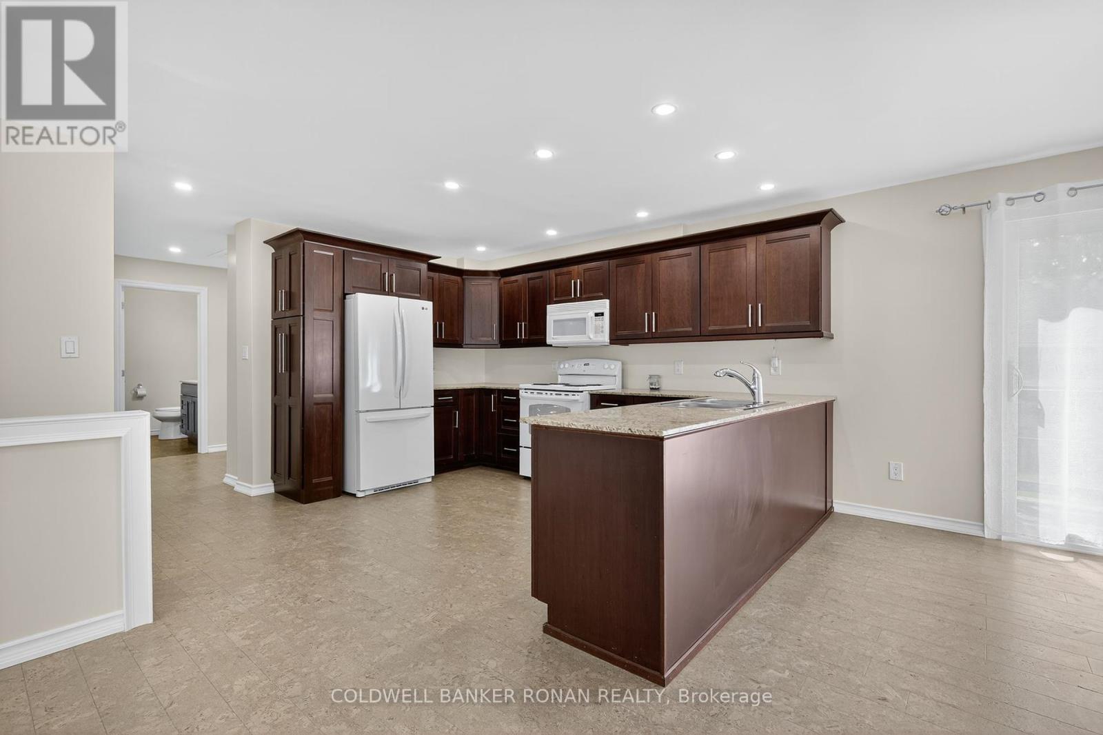 118 Queen Street, Bradford West Gwillimbury, Ontario  L3Z 1L3 - Photo 13 - N12423433