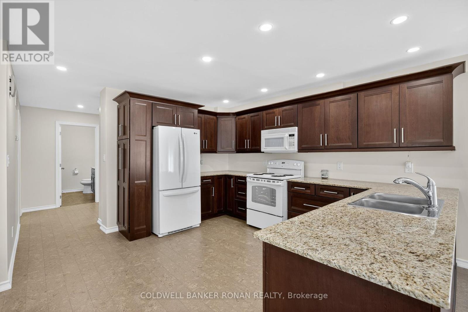 118 Queen Street, Bradford West Gwillimbury, Ontario  L3Z 1L3 - Photo 14 - N12423433