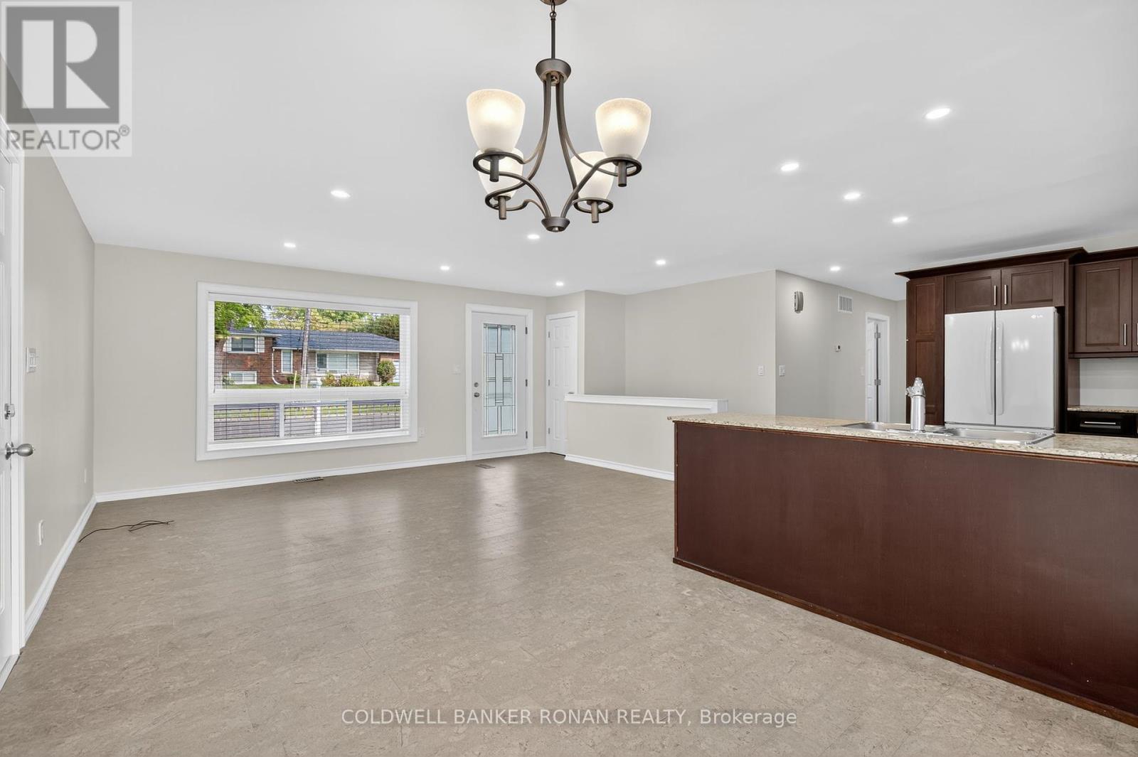 118 Queen Street, Bradford West Gwillimbury, Ontario  L3Z 1L3 - Photo 12 - N12423433