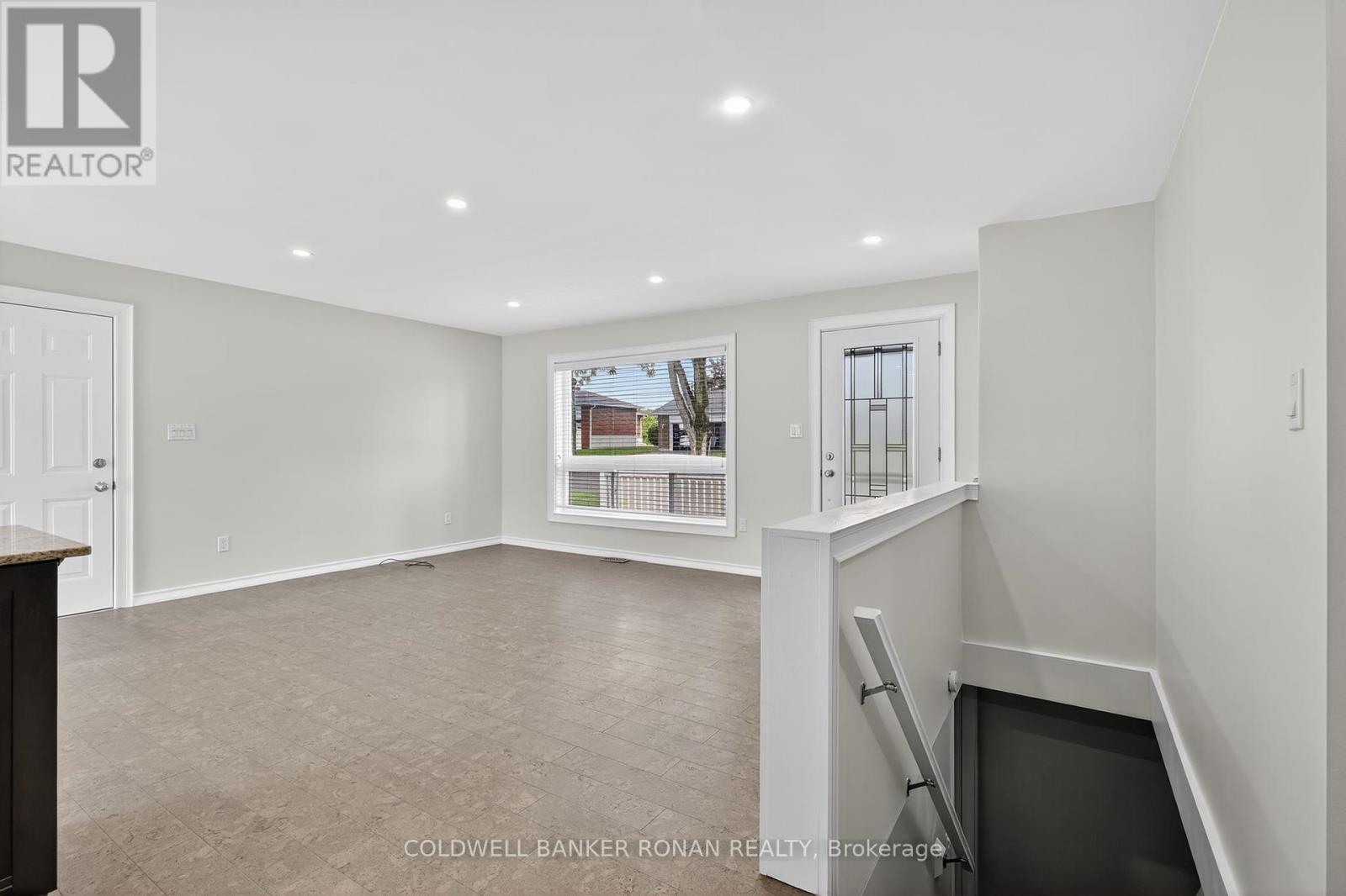 118 Queen Street, Bradford West Gwillimbury, Ontario  L3Z 1L3 - Photo 8 - N12423433