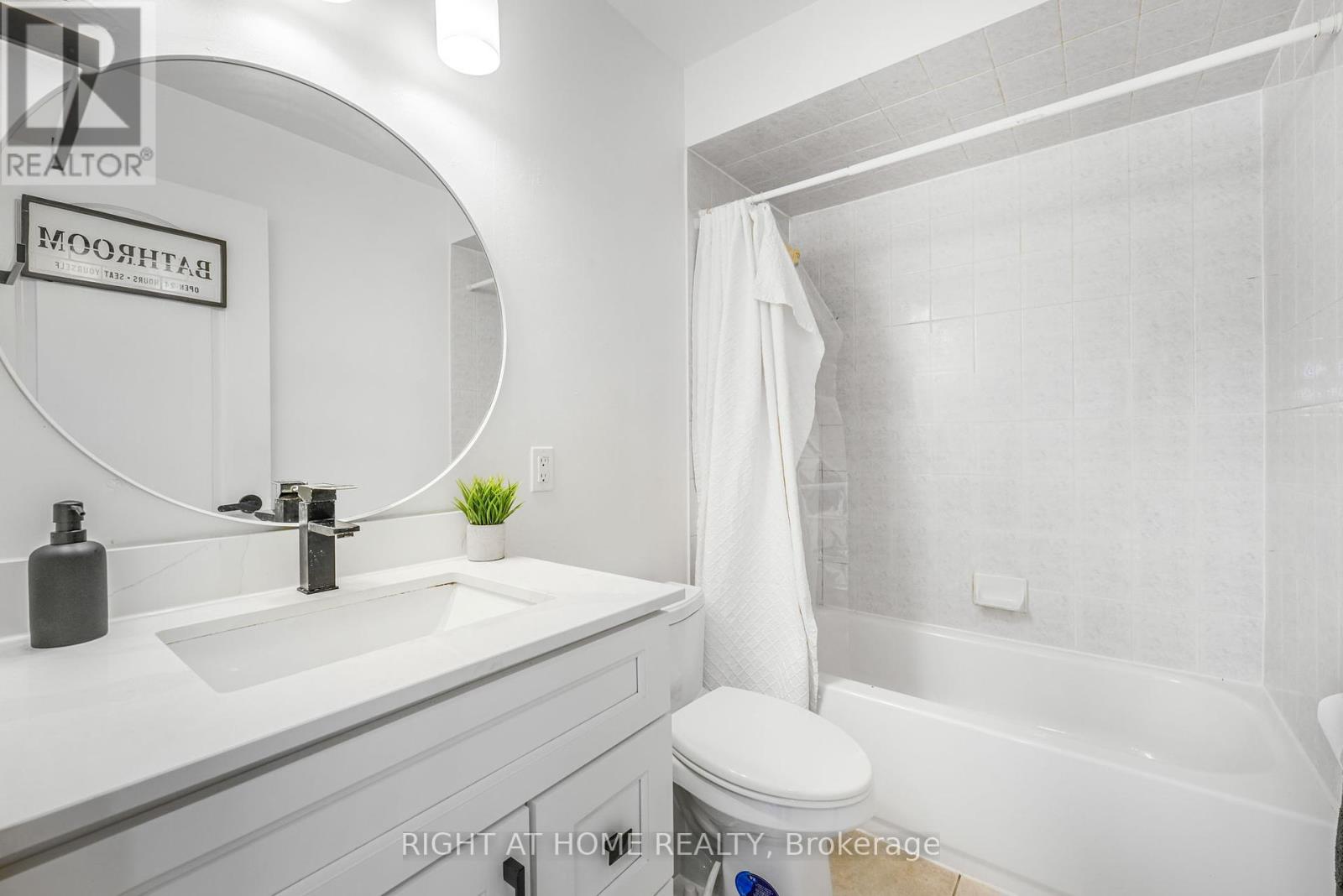 5651 Patron Cove E, Mississauga, Ontario  L5M 7G4 - Photo 15 - W12429797
