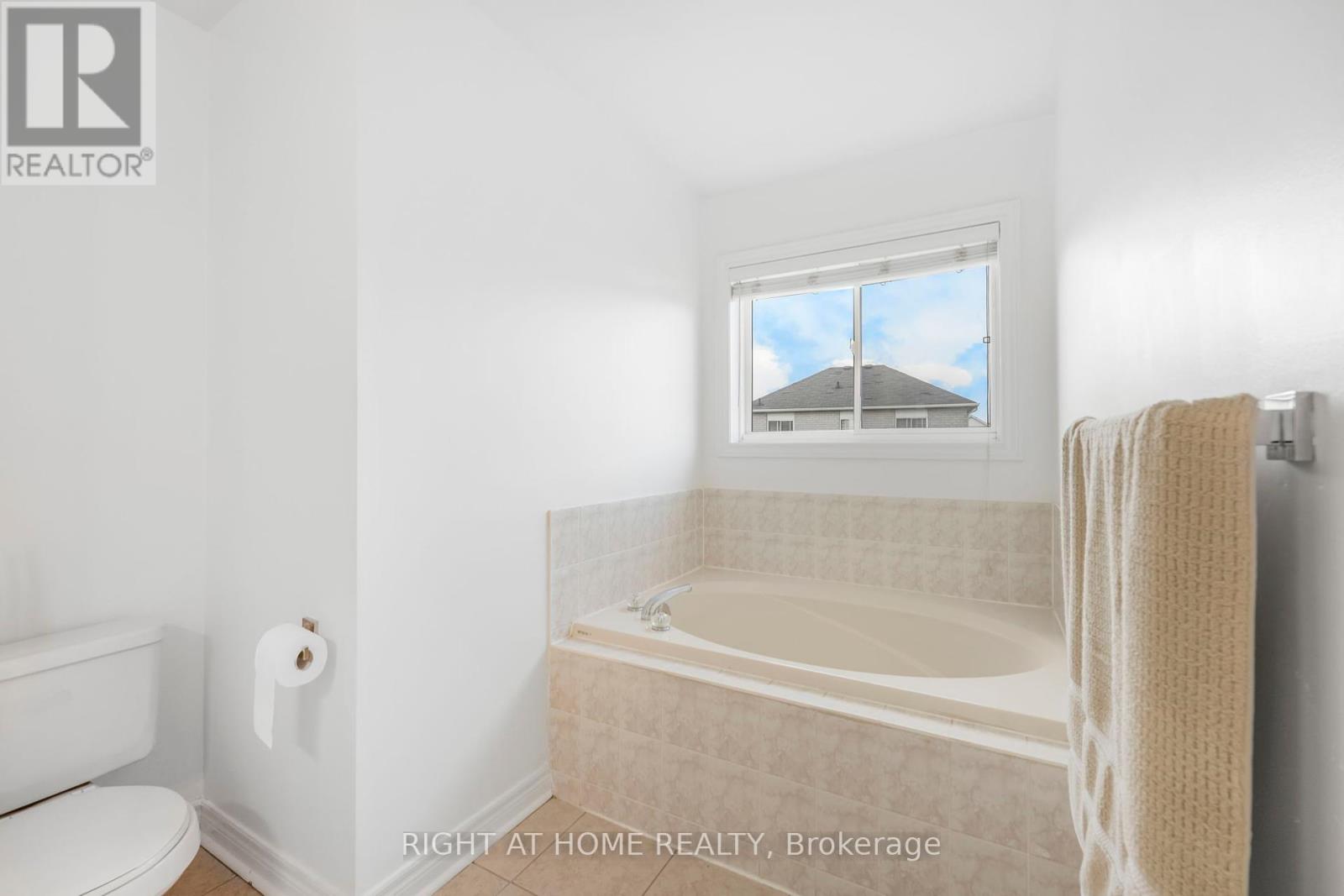 5651 Patron Cove E, Mississauga, Ontario  L5M 7G4 - Photo 19 - W12429797