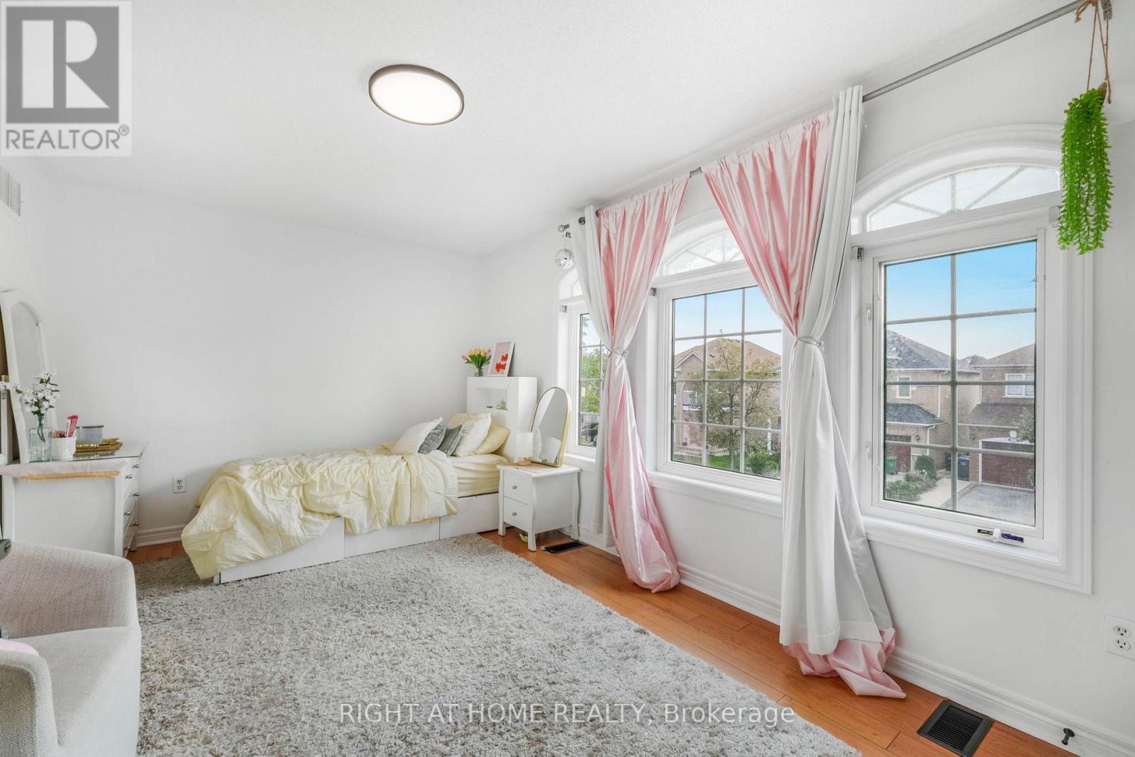 5651 Patron Cove E, Mississauga, Ontario  L5M 7G4 - Photo 17 - W12429797
