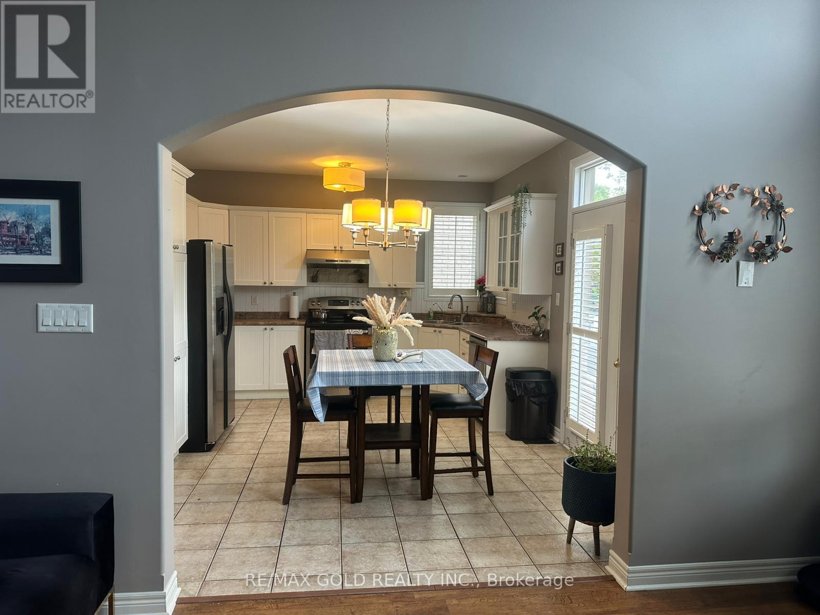 28 Sovereign's Gate, Barrie, Ontario  L4N 0K7 - Photo 11 - S12431201