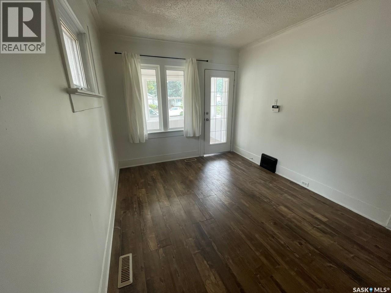 2172 Wallace Street, Regina, Saskatchewan  S4N 4A5 - Photo 3 - SK015875