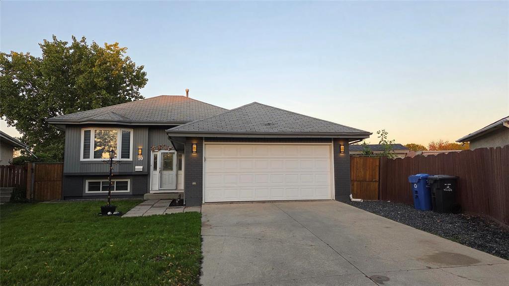 10 Malibu Road, Winnipeg, Manitoba  R2R 2J4 - Photo 1 - 202525294