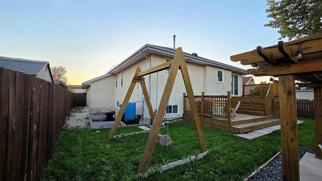 10 Malibu Road, Winnipeg, Manitoba  R2R 2J4 - Photo 6 - 202525294
