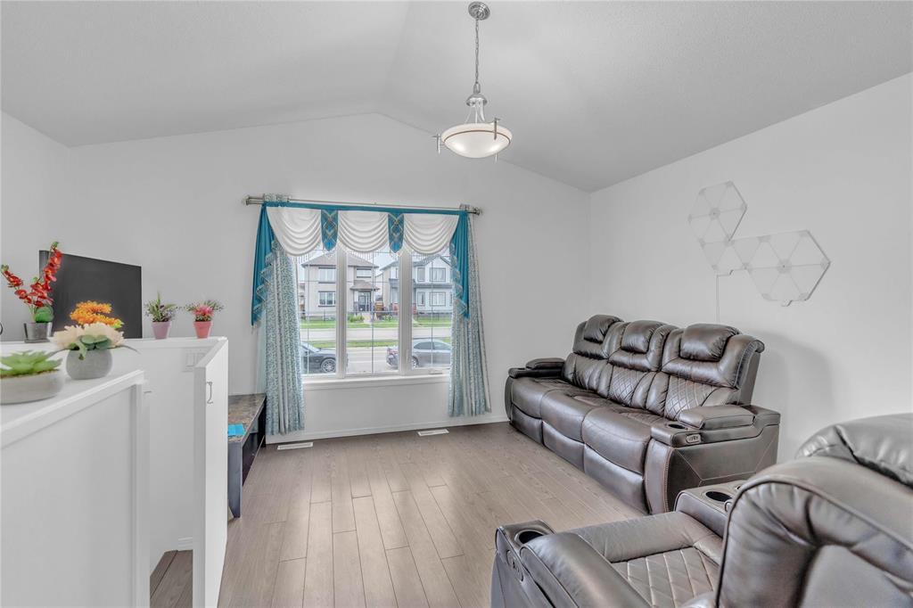 364 Dr. Jose Rizal Way, Winnipeg, Manitoba  R2R 0R2 - Photo 2 - 202525314