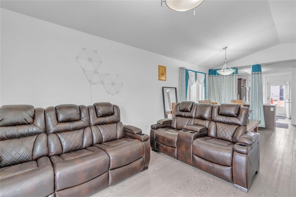 364 Dr. Jose Rizal Way, Winnipeg, Manitoba  R2R 0R2 - Photo 3 - 202525314
