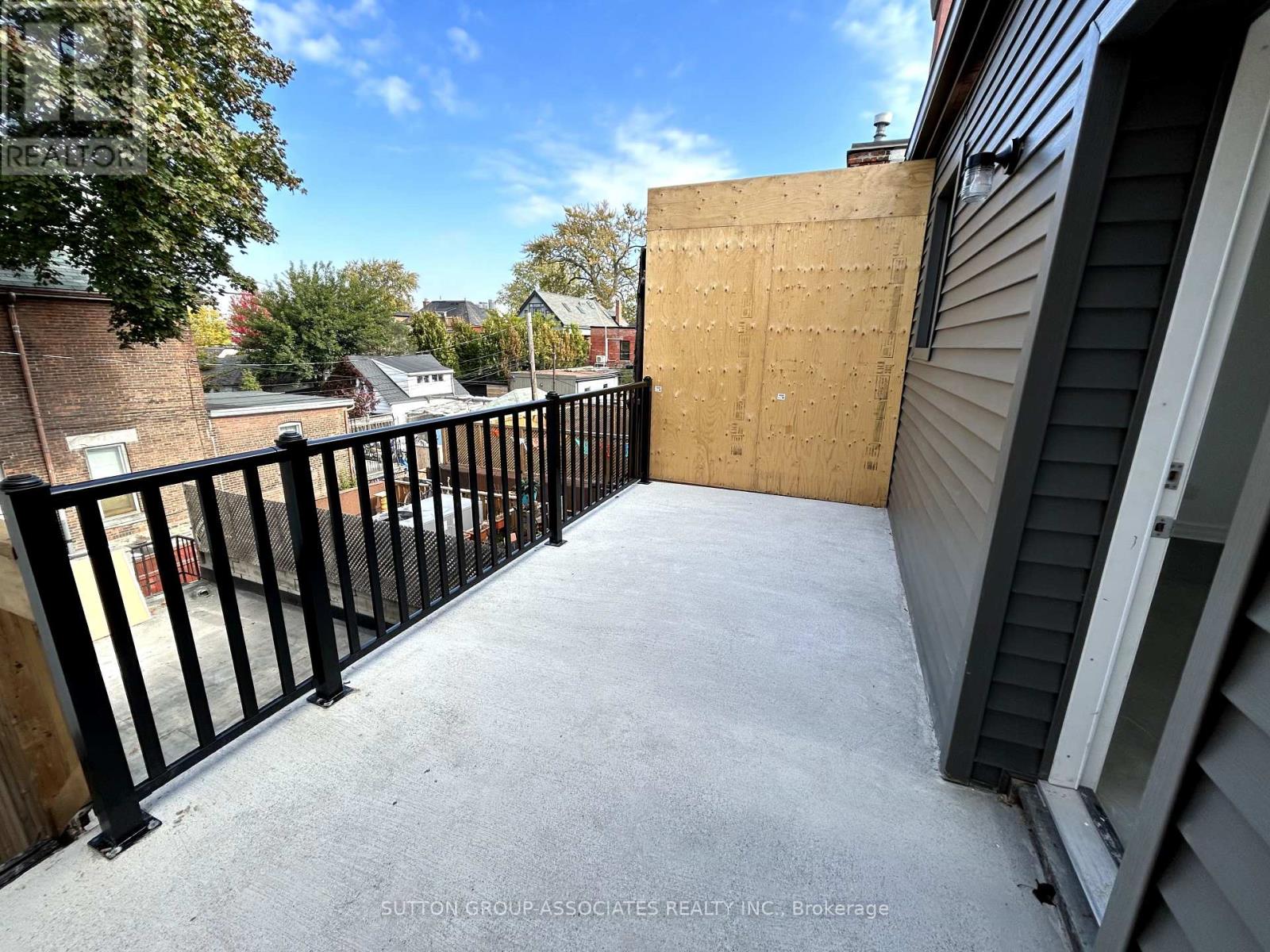 3rd - 792 College Street, Toronto, Ontario  M6G 1C6 - Photo 10 - C12432271