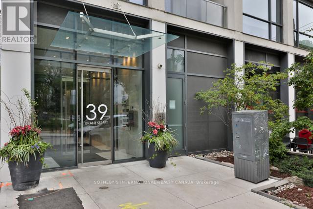 915 - 39 Brant Street, Toronto, Ontario  M5V 1S7 - Photo 2 - C12432272