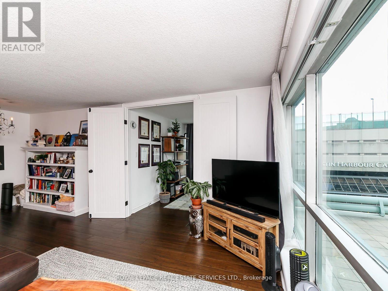 407 - 10 Queens Quay W, Toronto, Ontario  M5J 2R9 - Photo 11 - C12432291