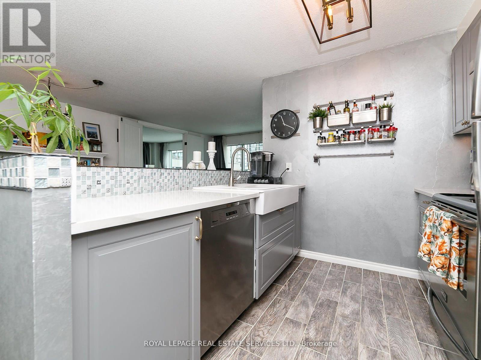 407 - 10 Queens Quay W, Toronto, Ontario  M5J 2R9 - Photo 14 - C12432291