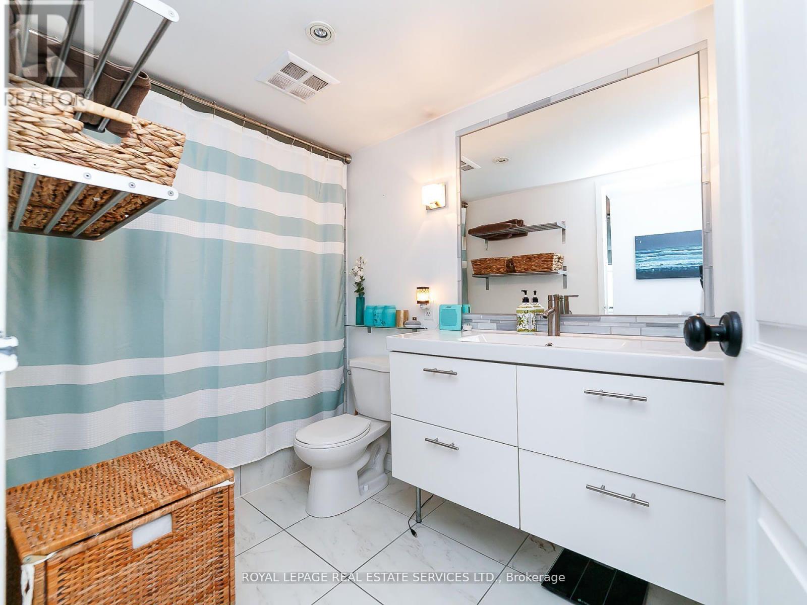 407 - 10 Queens Quay W, Toronto, Ontario  M5J 2R9 - Photo 16 - C12432291