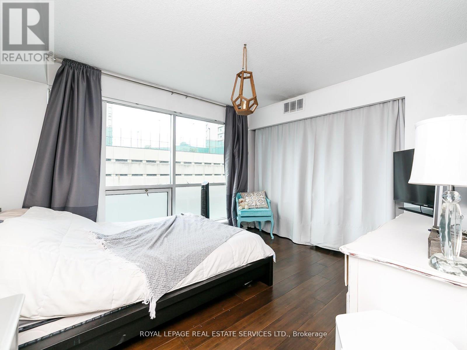 407 - 10 Queens Quay W, Toronto, Ontario  M5J 2R9 - Photo 18 - C12432291