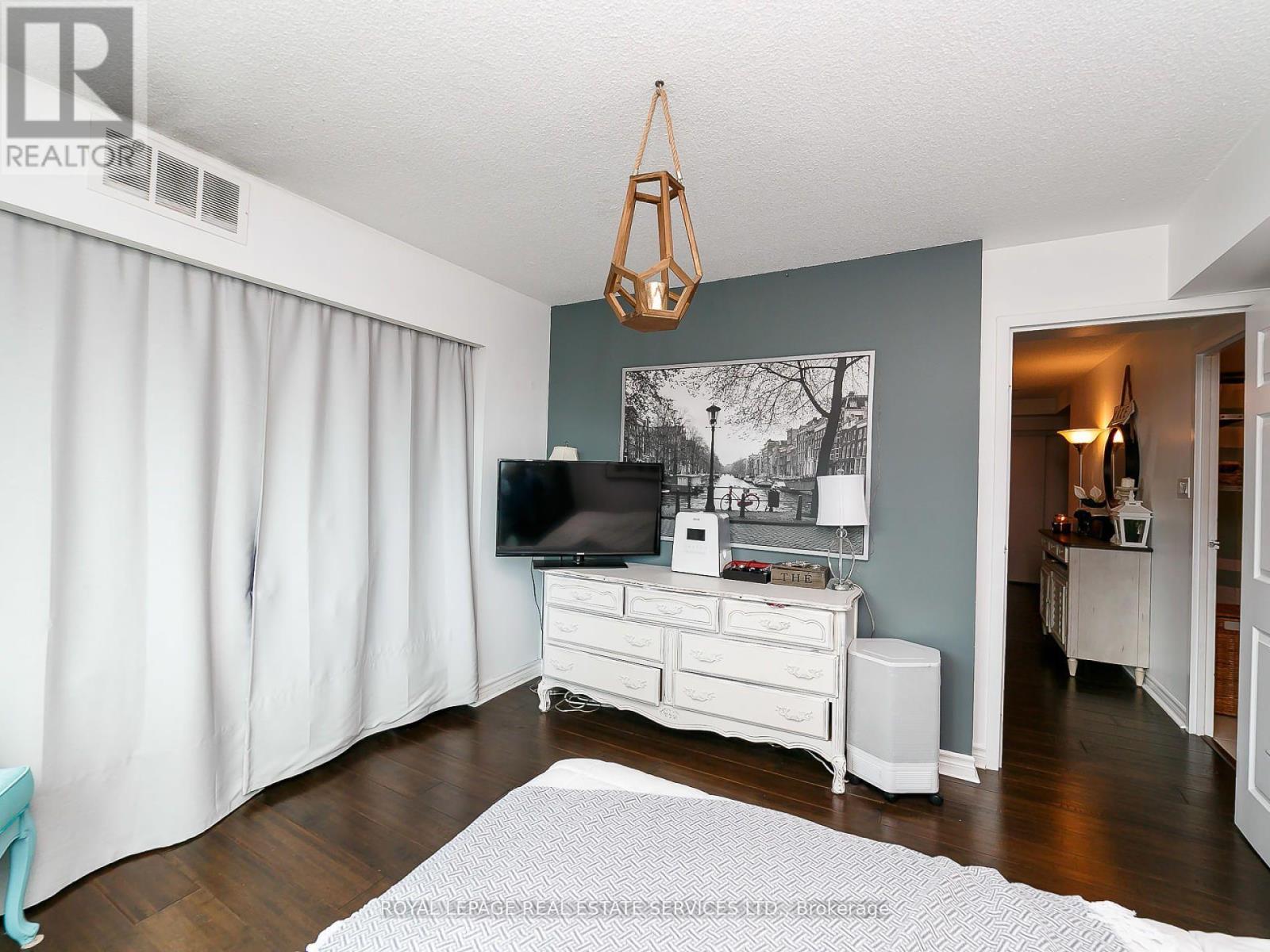407 - 10 Queens Quay W, Toronto, Ontario  M5J 2R9 - Photo 22 - C12432291