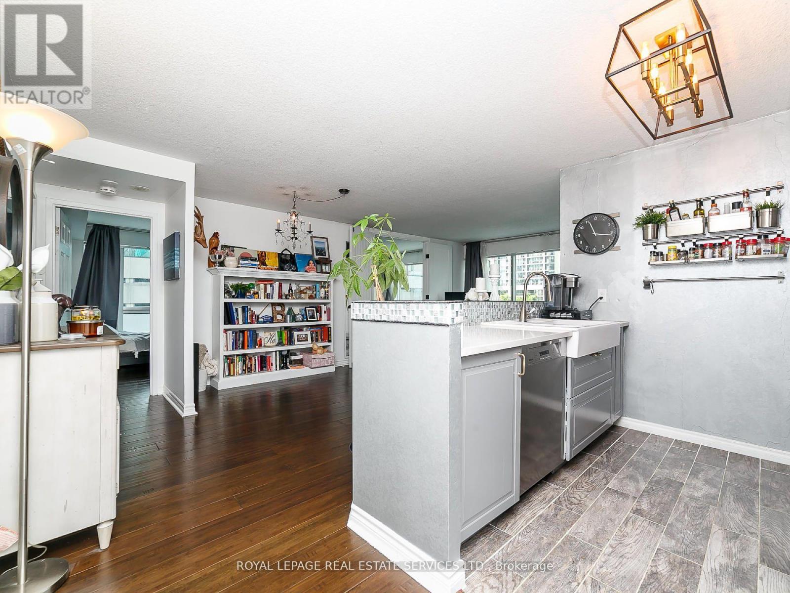 407 - 10 Queens Quay W, Toronto, Ontario  M5J 2R9 - Photo 5 - C12432291