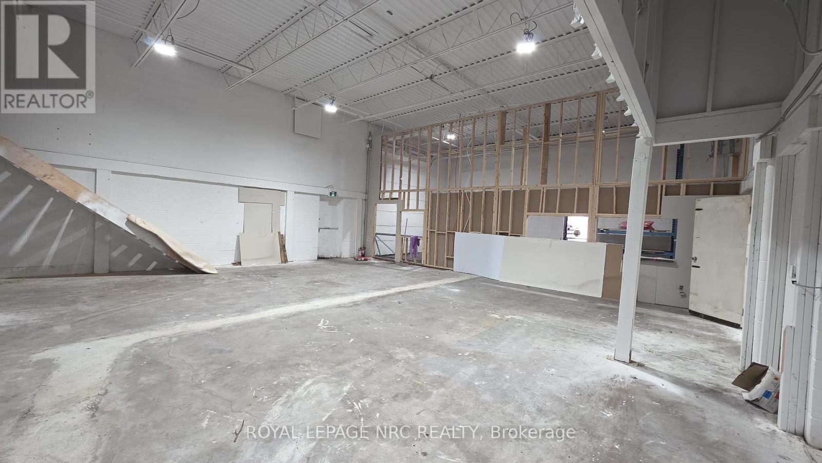 12-18 Clark Street S, Welland, Ontario  L3B 5W6 - Photo 13 - X12432038