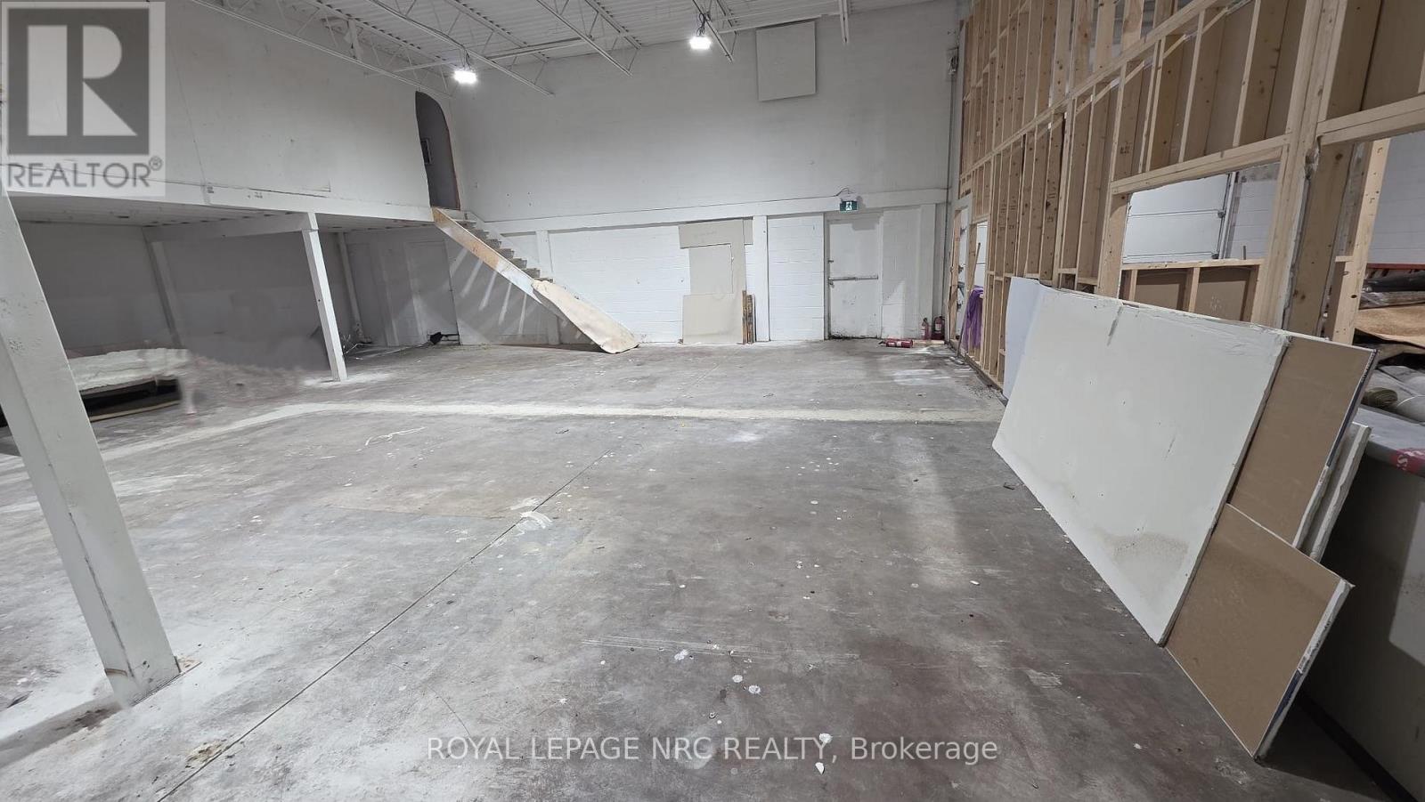 12-18 Clark Street S, Welland, Ontario  L3B 5W6 - Photo 14 - X12432038