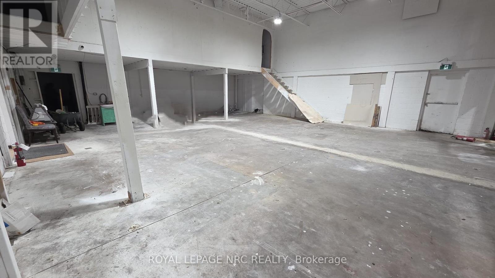 12-18 Clark Street S, Welland, Ontario  L3B 5W6 - Photo 22 - X12432038