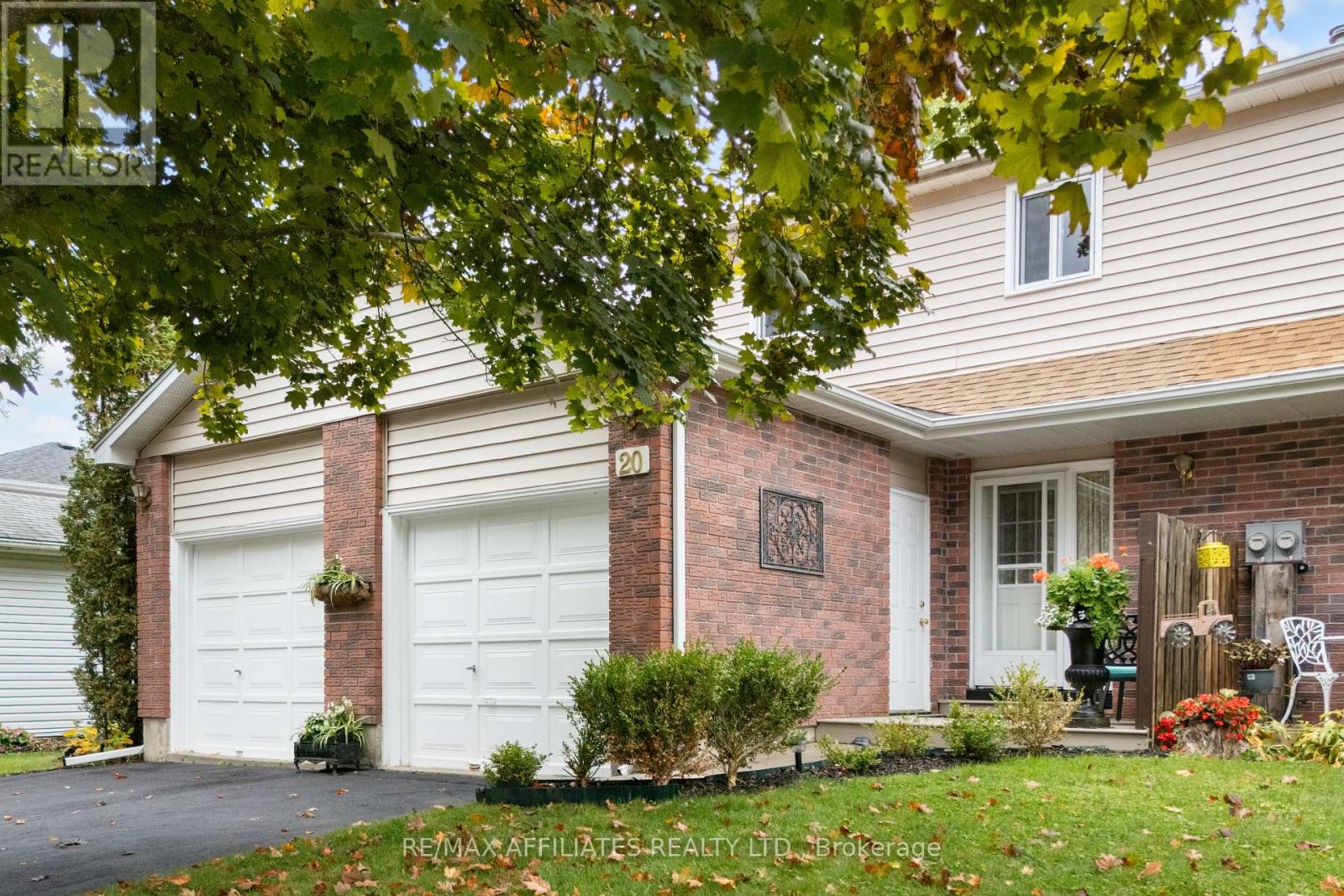 20 Garden Avenue, Perth, Ontario  K7H 3L9 - Photo 1 - X12432365