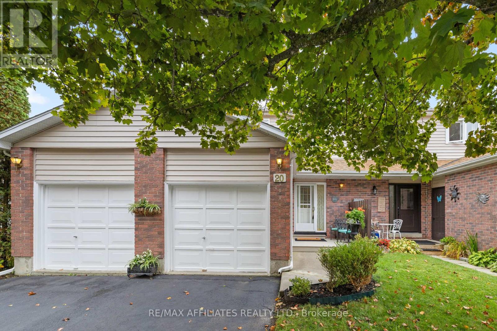 20 Garden Avenue, Perth, Ontario  K7H 3L9 - Photo 2 - X12432365