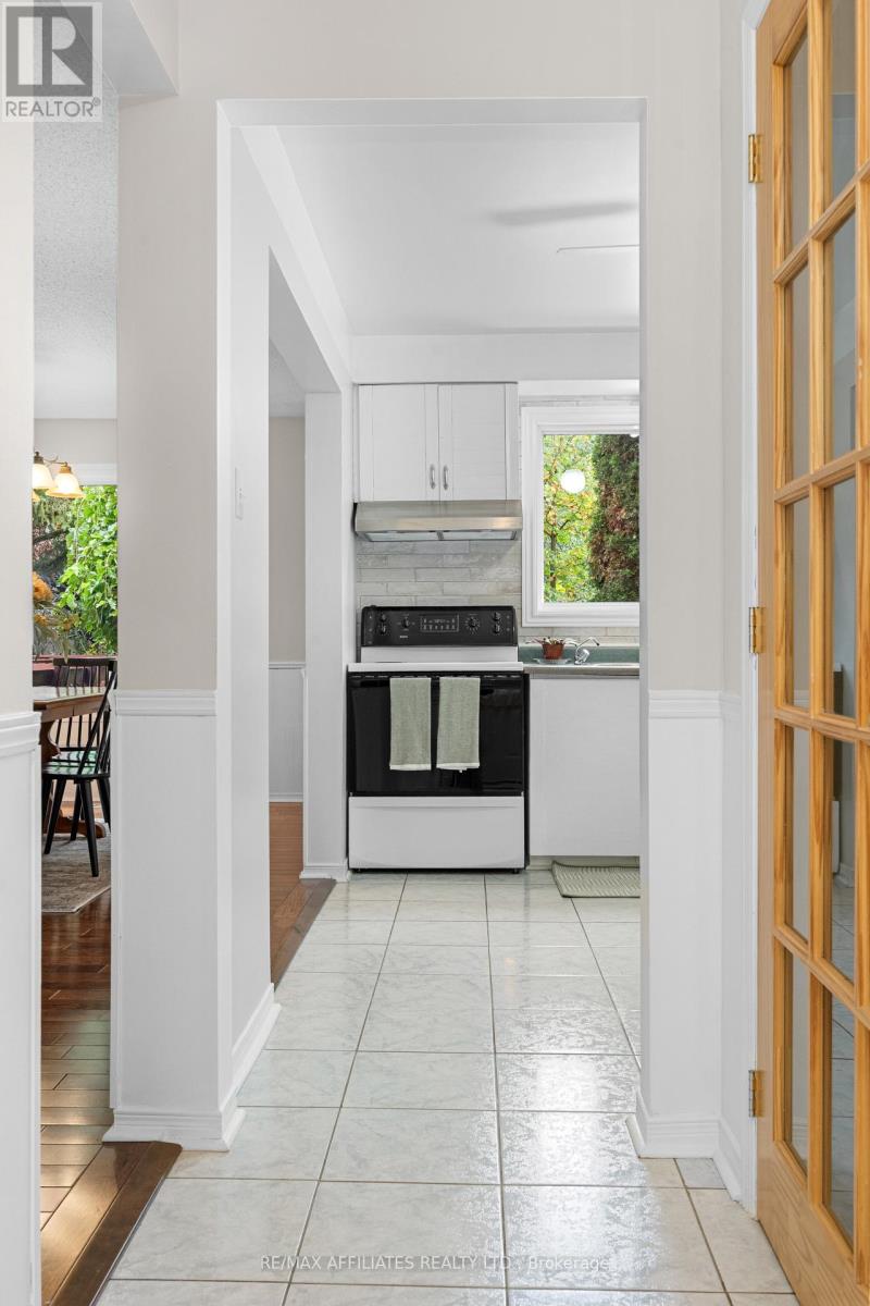 20 Garden Avenue, Perth, Ontario  K7H 3L9 - Photo 6 - X12432365