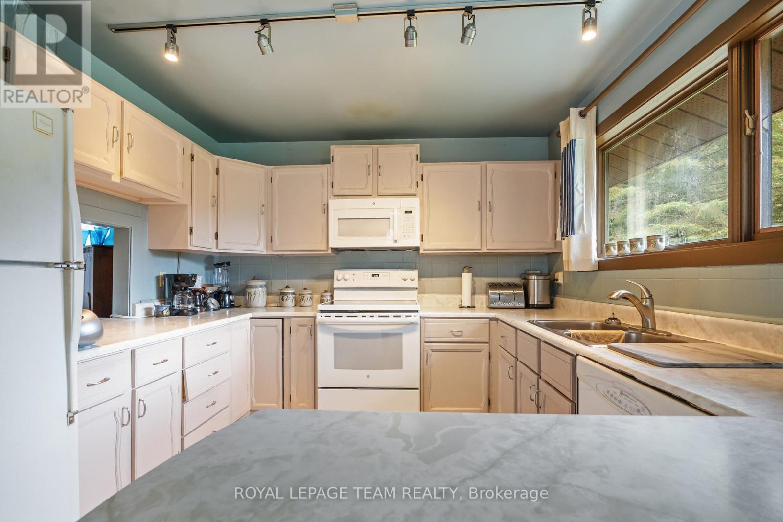 7268 Harnett Road, Ottawa, Ontario  K0A 2T0 - Photo 11 - X12432375