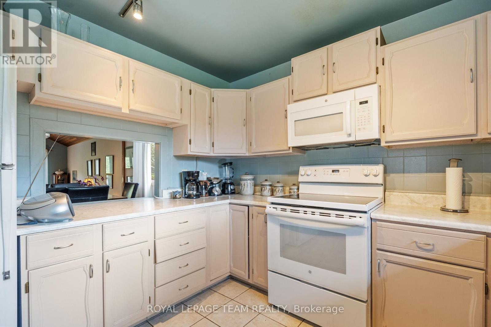 7268 Harnett Road, Ottawa, Ontario  K0A 2T0 - Photo 12 - X12432375