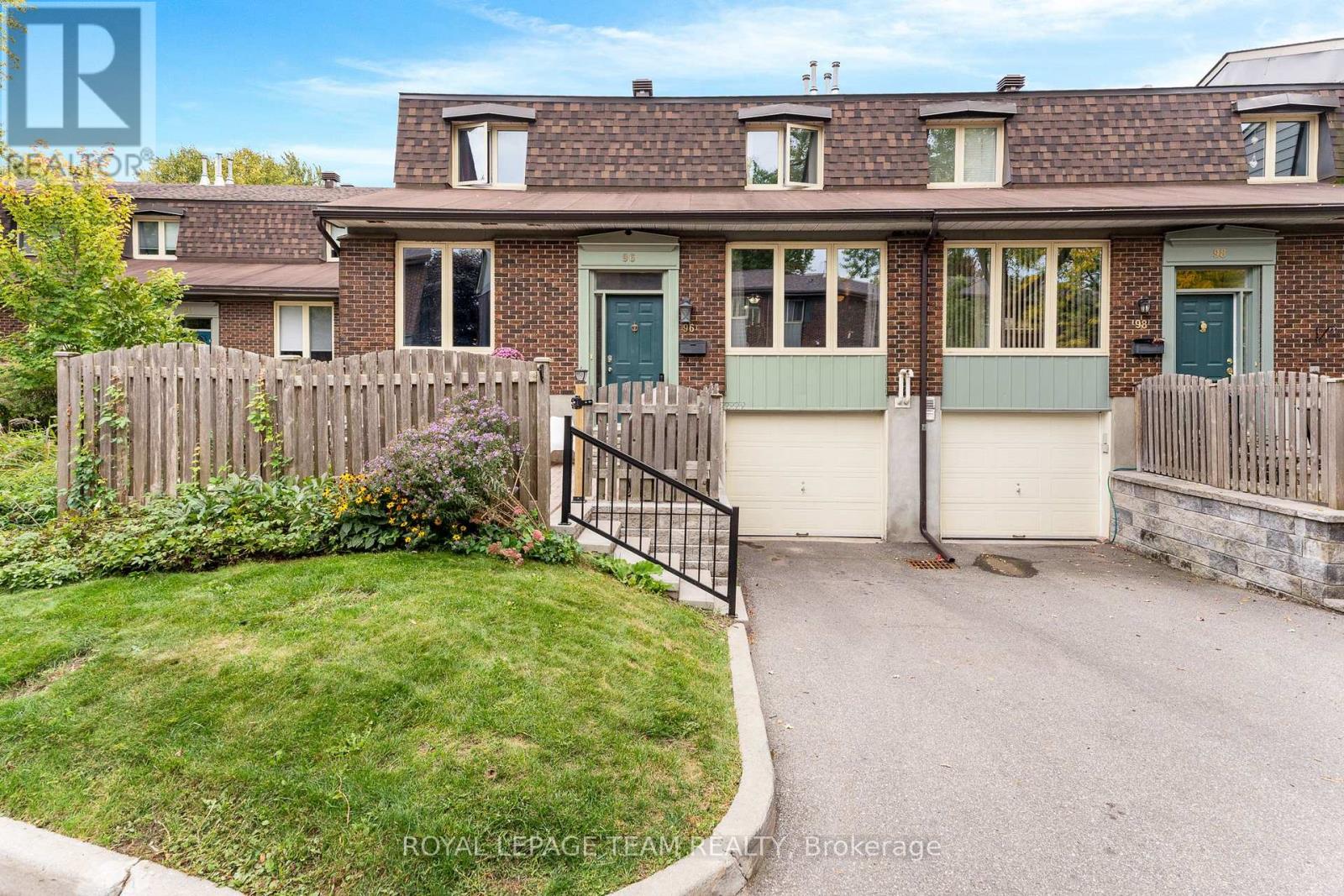 52 - 96 Beachview Private, Ottawa, Ontario  K1V 1M7 - Photo 1 - X12432397