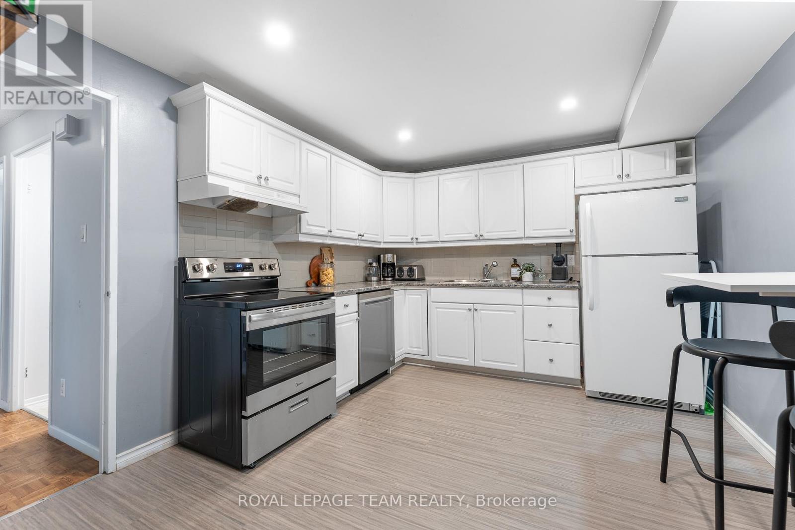 52 - 96 Beachview Private, Ottawa, Ontario  K1V 1M7 - Photo 13 - X12432397