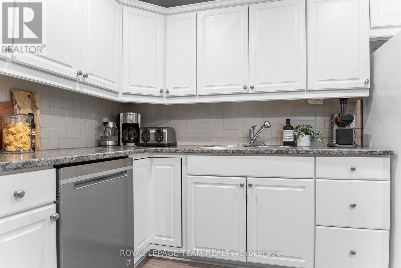 52 - 96 Beachview Private, Ottawa, Ontario  K1V 1M7 - Photo 16 - X12432397