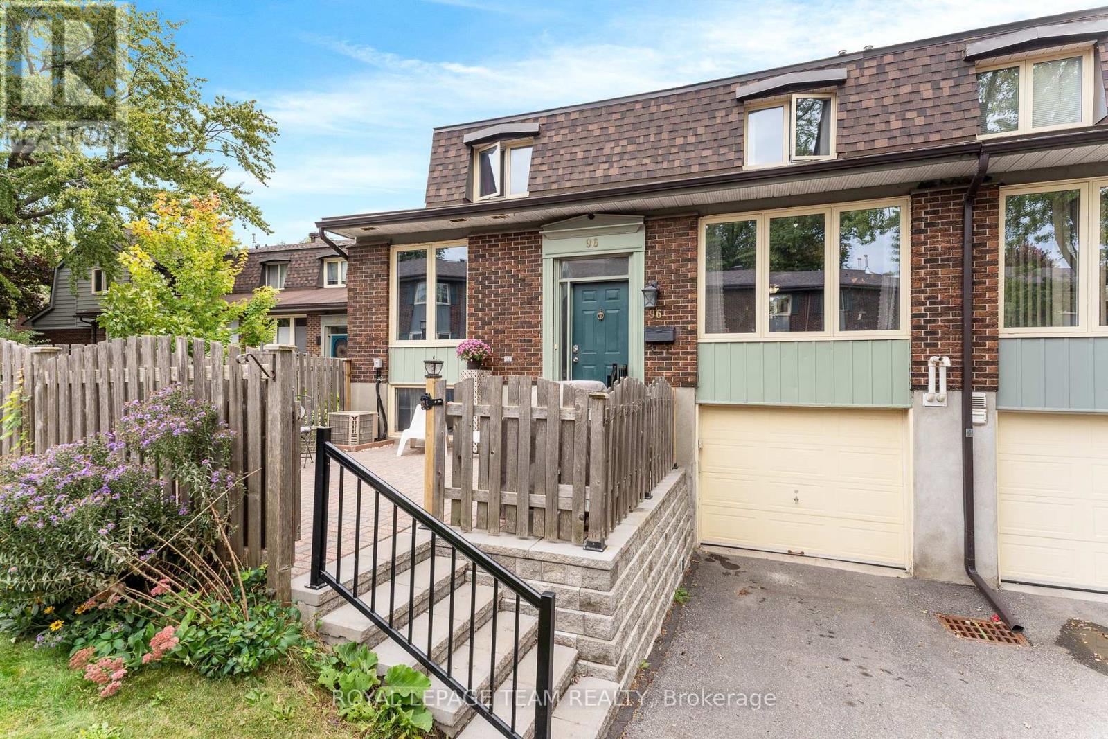 52 - 96 Beachview Private, Ottawa, Ontario  K1V 1M7 - Photo 2 - X12432397