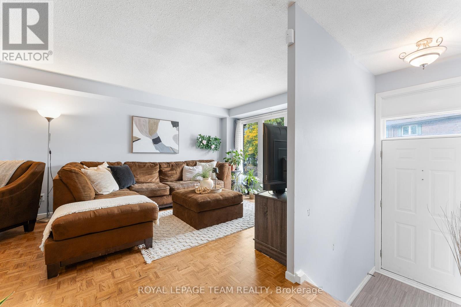 52 - 96 Beachview Private, Ottawa, Ontario  K1V 1M7 - Photo 4 - X12432397