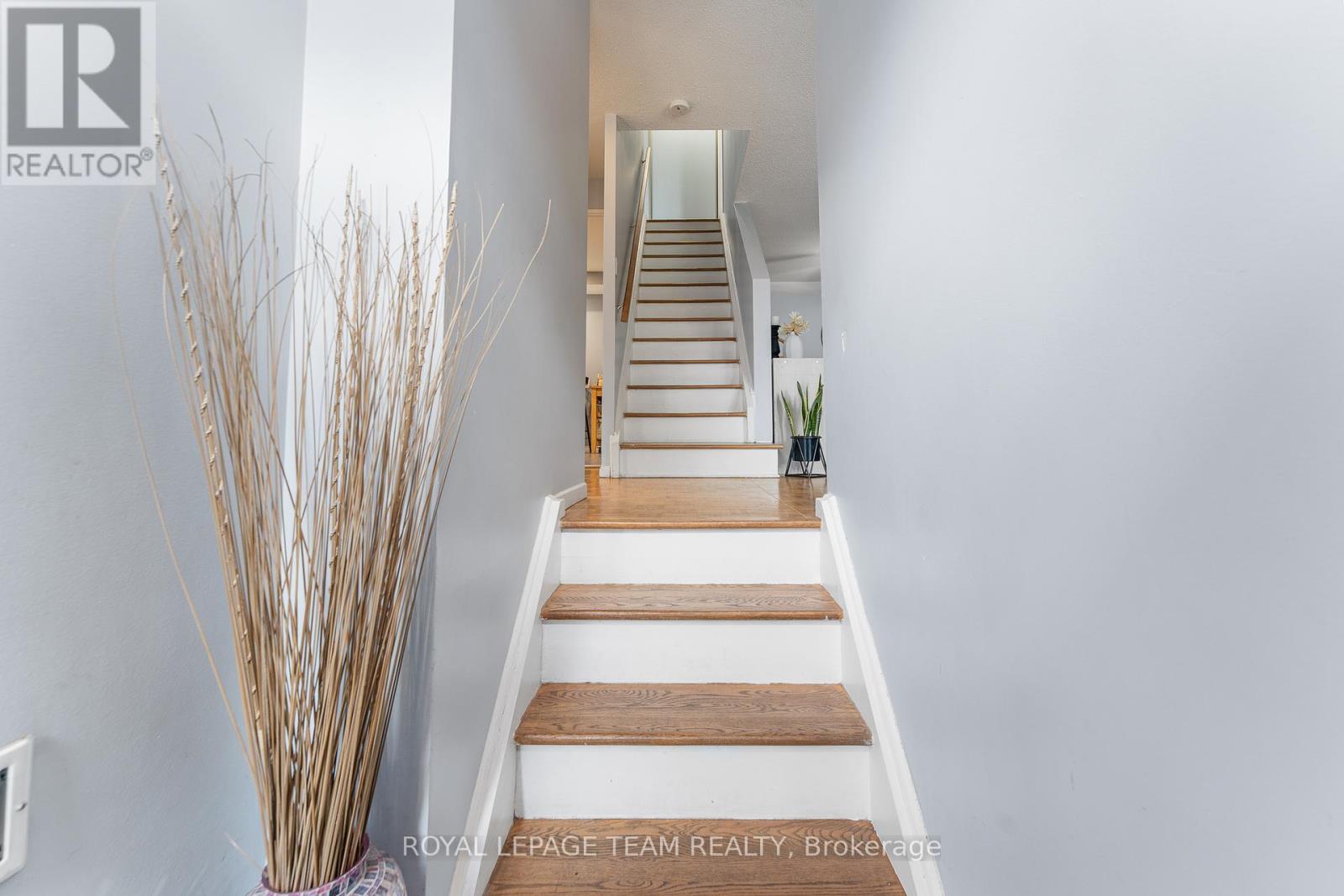 52 - 96 Beachview Private, Ottawa, Ontario  K1V 1M7 - Photo 5 - X12432397
