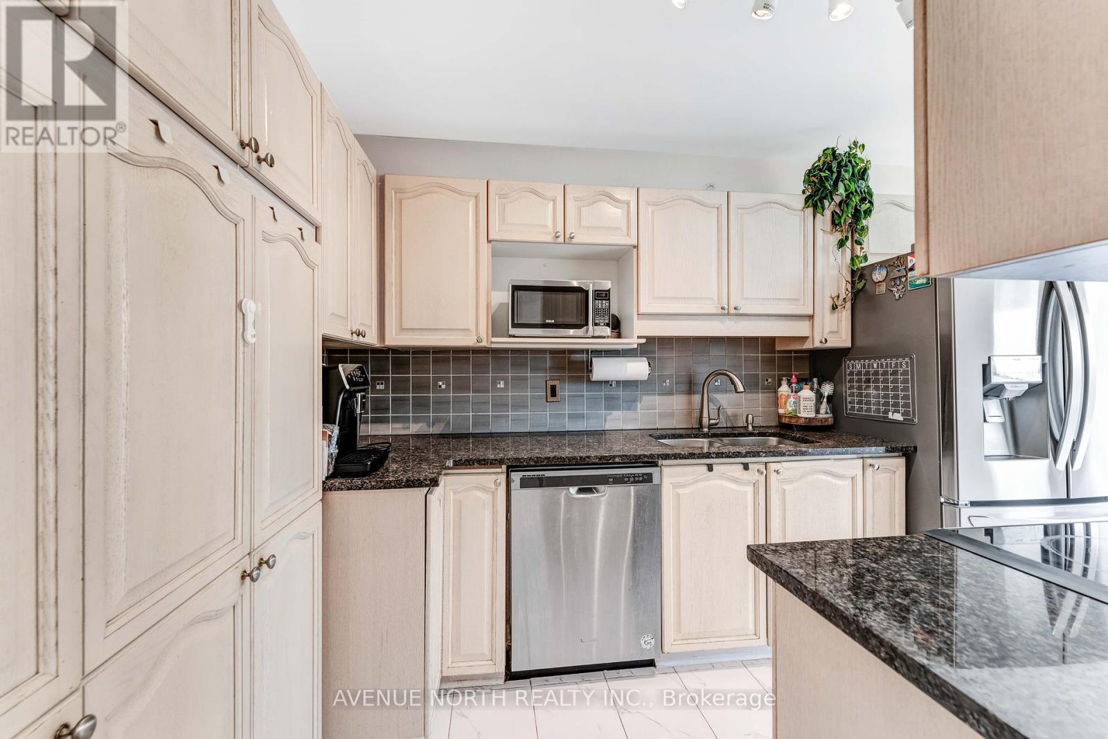 51 Mullcraft Crescent, Ottawa, Ontario  K2J 4P7 - Photo 12 - X12432420
