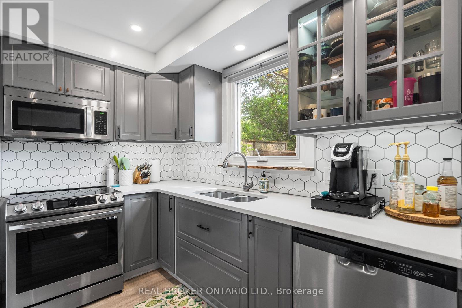 1003 Silver Street, Ottawa, Ontario  K1Z 6H8 - Photo 12 - X12432430
