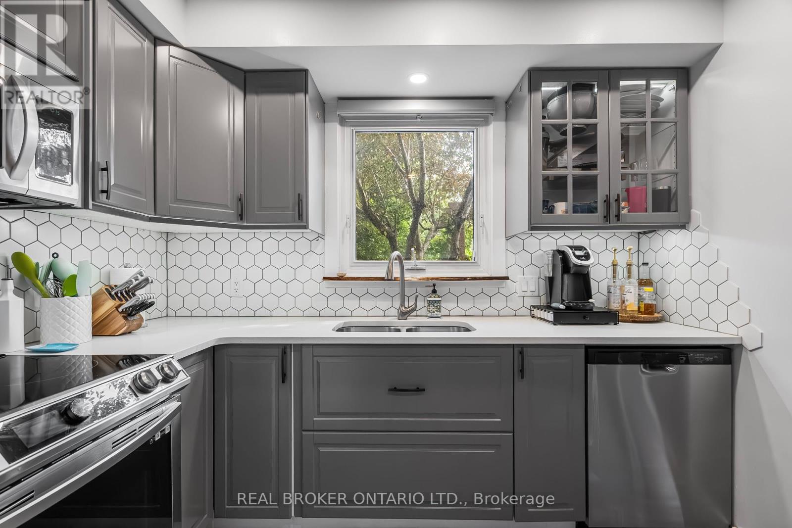 1003 Silver Street, Ottawa, Ontario  K1Z 6H8 - Photo 13 - X12432430