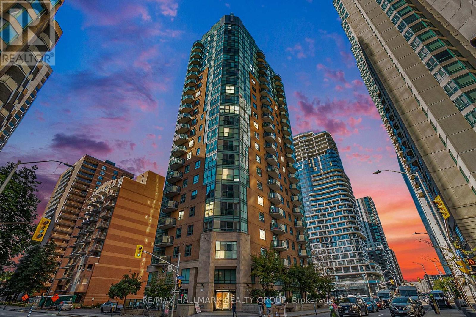 1601 - 445 Laurier Avenue W, Ottawa, Ontario  K1N 6R4 - Photo 1 - X12432431