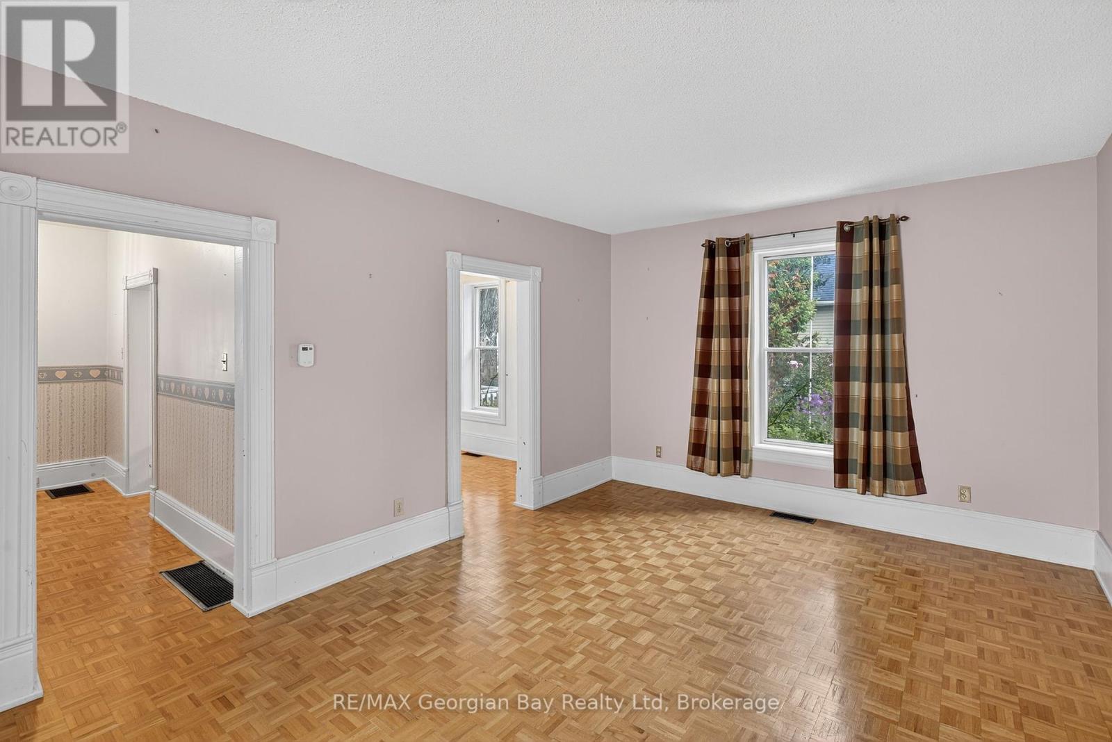 16 John Street, Severn, Ontario  L0K 1E0 - Photo 10 - S12432393