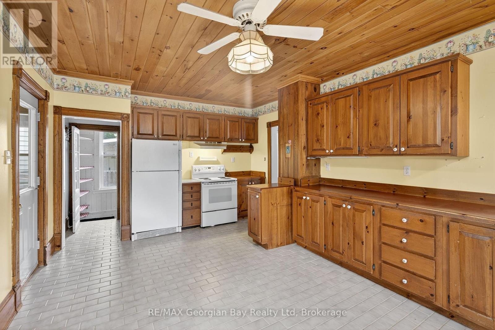 16 John Street, Severn, Ontario  L0K 1E0 - Photo 15 - S12432393