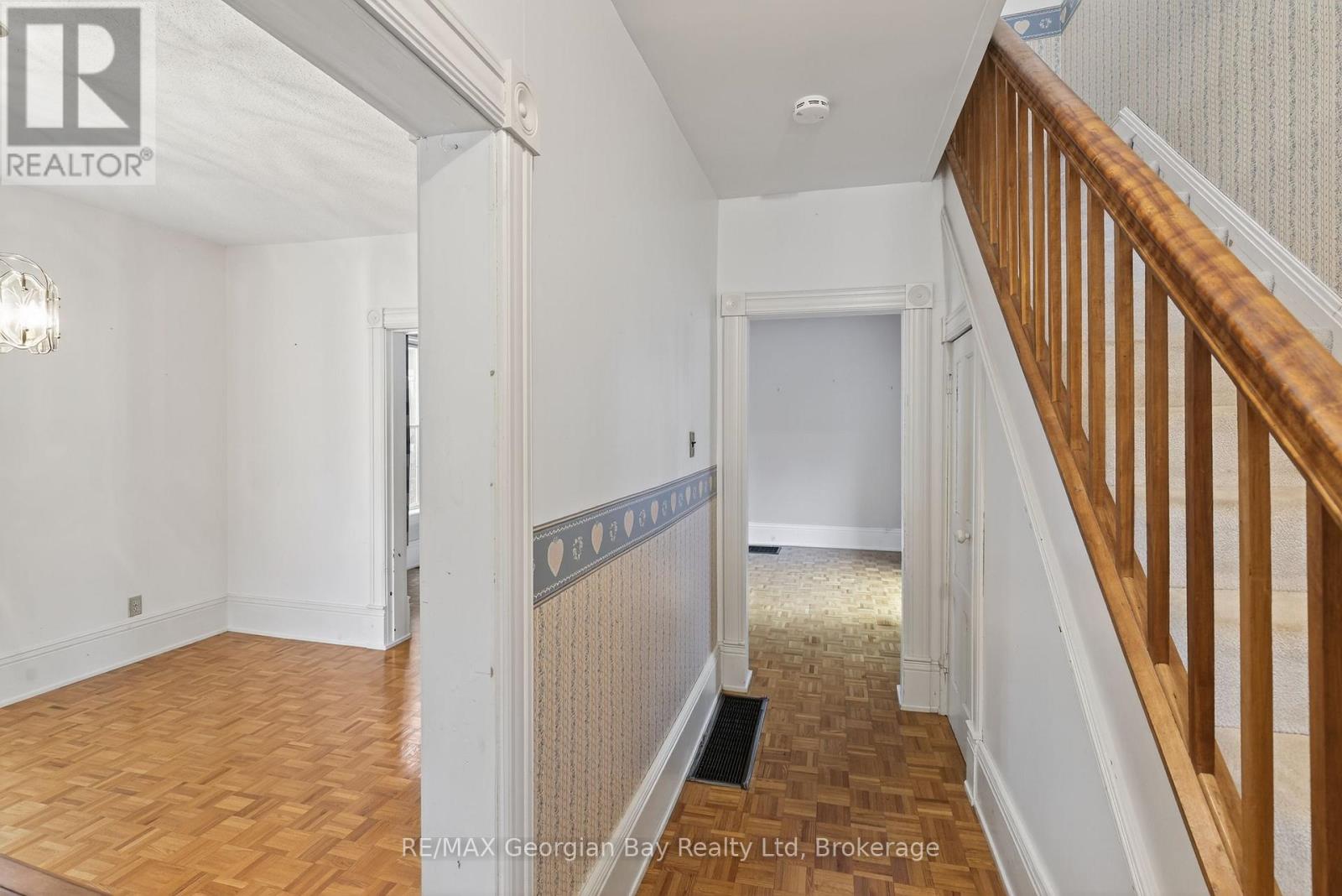 16 John Street, Severn, Ontario  L0K 1E0 - Photo 7 - S12432393