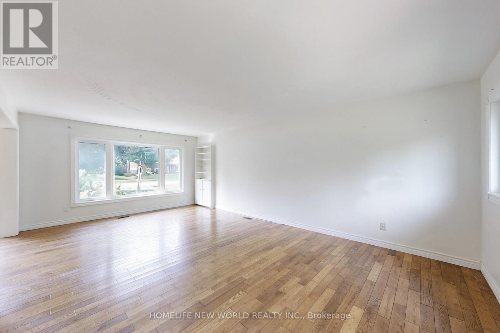 66 Farr Avenue, East Gwillimbury, Ontario  L0G 1V0 - Photo 10 - N12432288