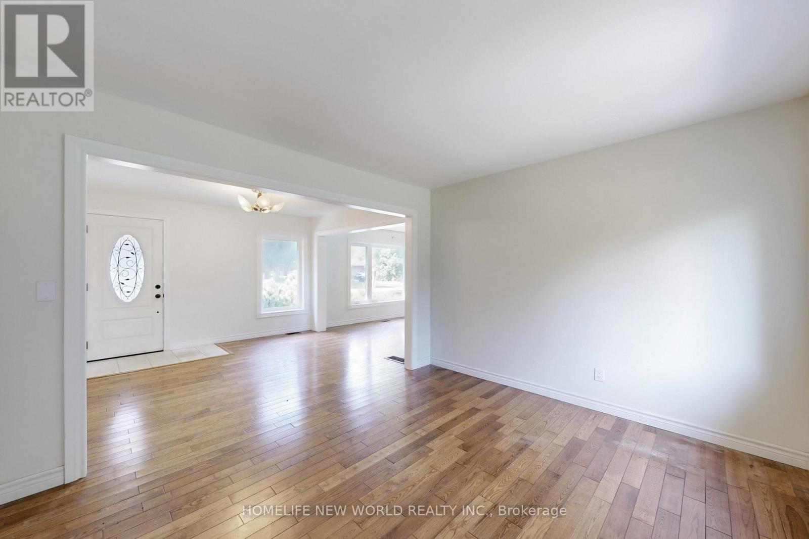 66 Farr Avenue, East Gwillimbury, Ontario  L0G 1V0 - Photo 12 - N12432288
