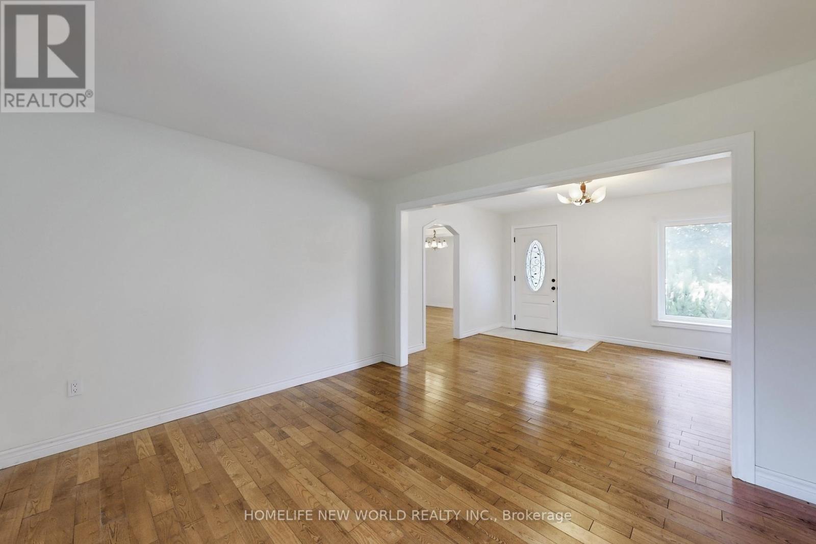 66 Farr Avenue, East Gwillimbury, Ontario  L0G 1V0 - Photo 13 - N12432288