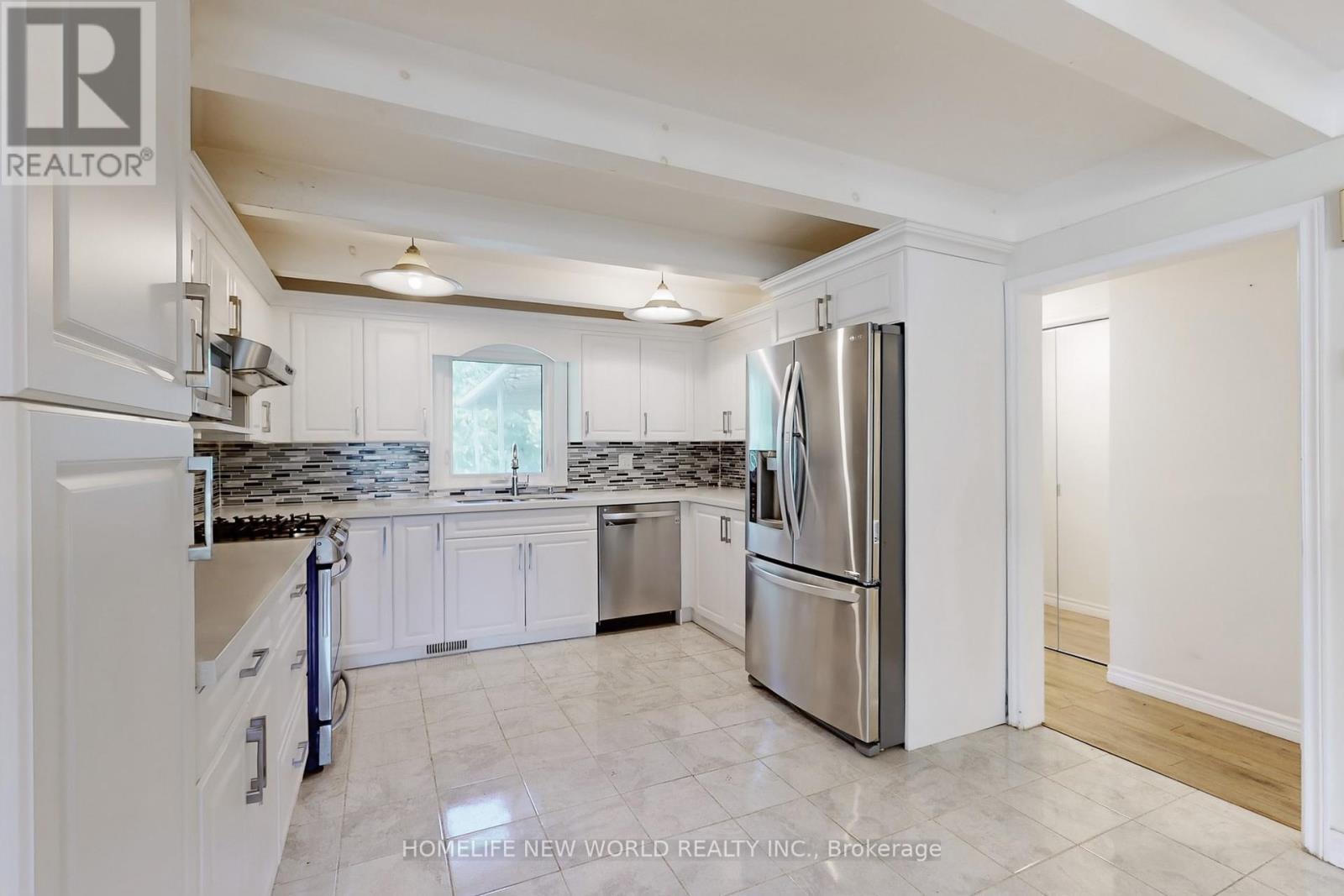 66 Farr Avenue, East Gwillimbury, Ontario  L0G 1V0 - Photo 14 - N12432288