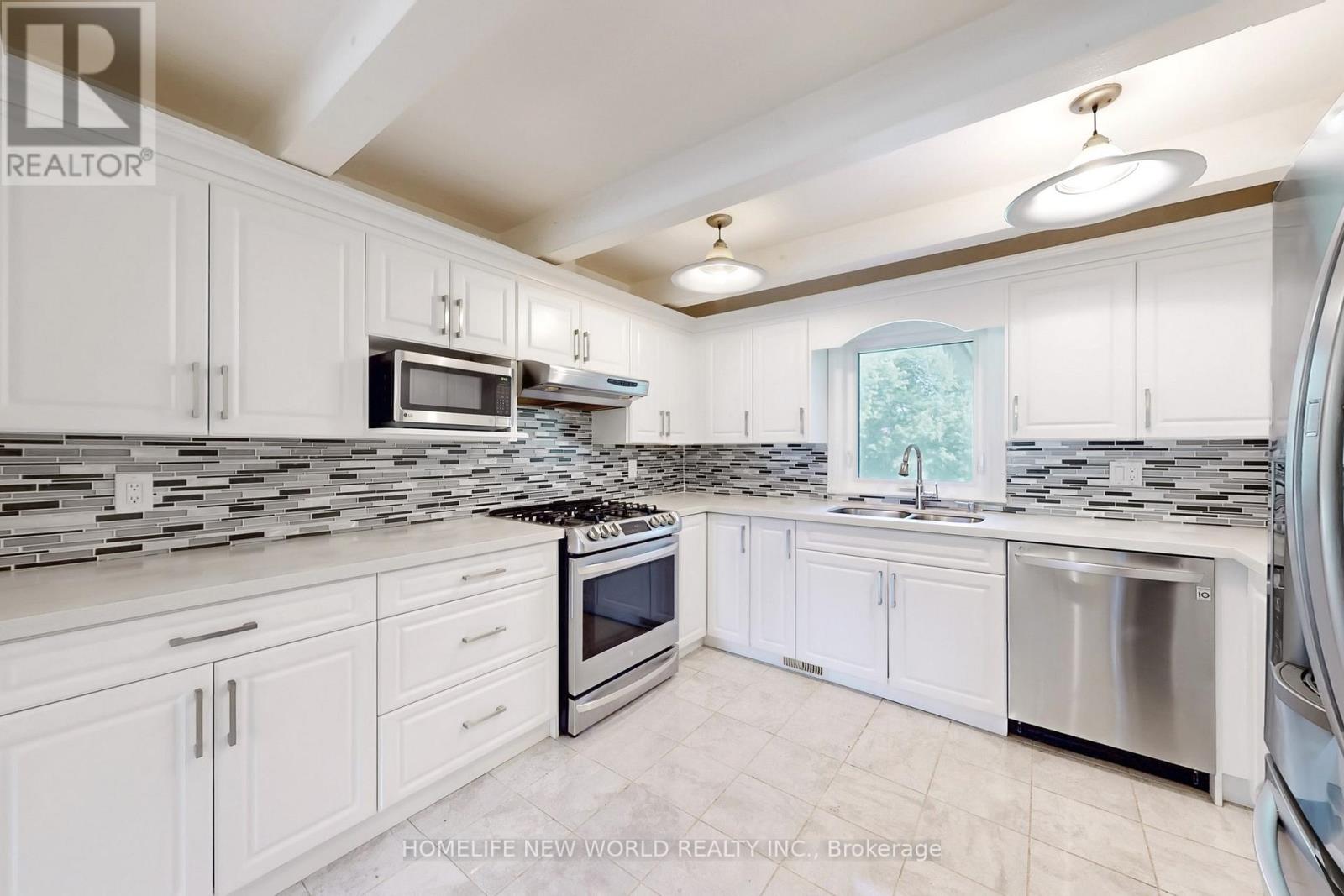66 Farr Avenue, East Gwillimbury, Ontario  L0G 1V0 - Photo 16 - N12432288