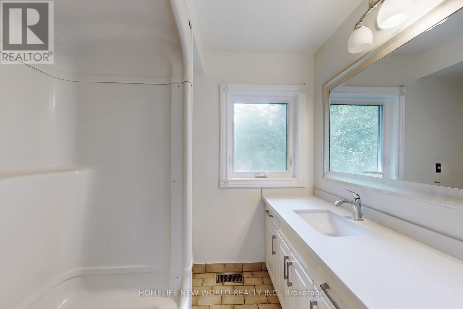 66 Farr Avenue, East Gwillimbury, Ontario  L0G 1V0 - Photo 39 - N12432288
