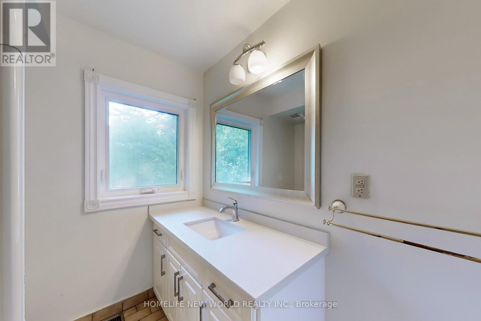 66 Farr Avenue, East Gwillimbury, Ontario  L0G 1V0 - Photo 40 - N12432288